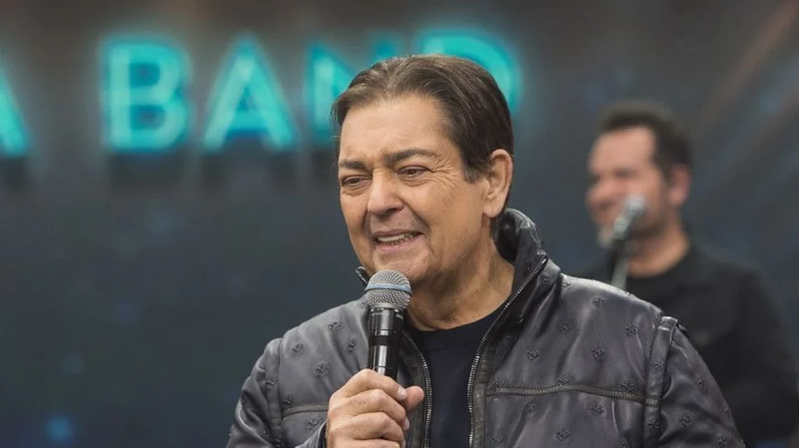Faustão é extubado e segue internado, confirma assessoria do apresentador