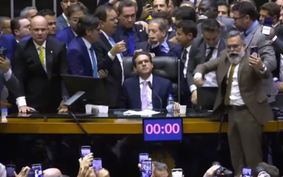 Punição após obstrução é vista como correção de rota, Veja Análise