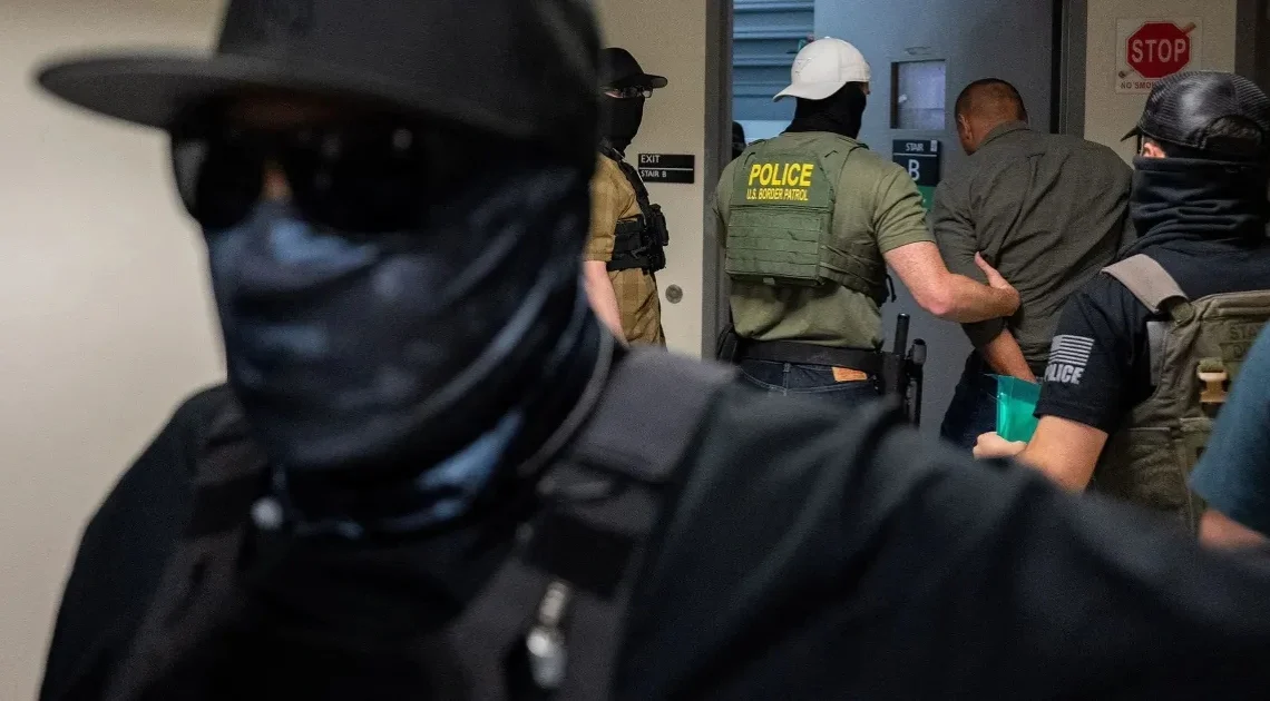 governadora-de-nova-york-quer-proibir-parcerias-entre-policias-e-o-ice