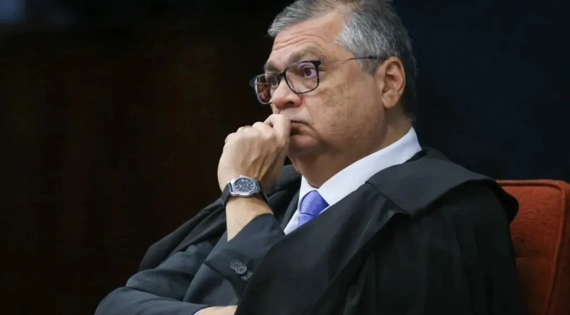 Dino diz que só lei nacional acaba com penduricalhos