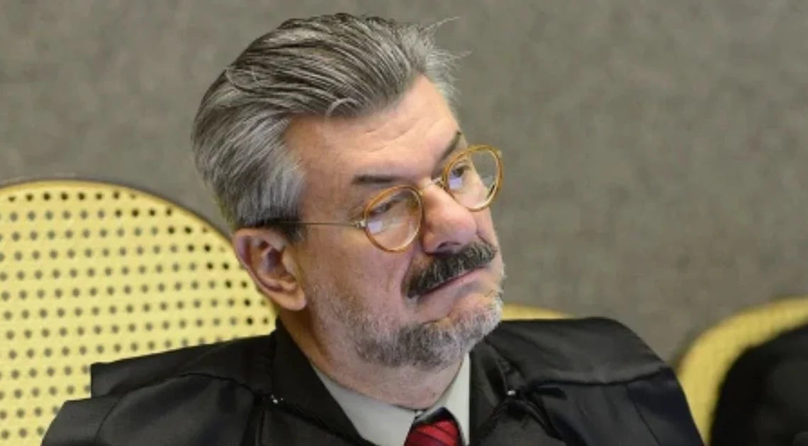 Ministro do STJ acusado de importunação sexual é internado com dor no peito