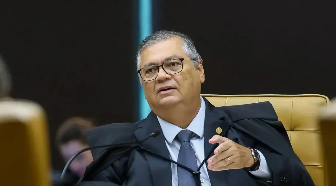 Oposição e governistas apoiam decisão de Dino que suspende penduricalhos