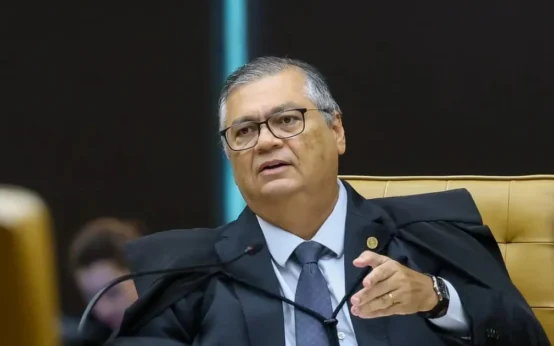 Oposição e governistas apoiam decisão de Dino que suspende penduricalhos