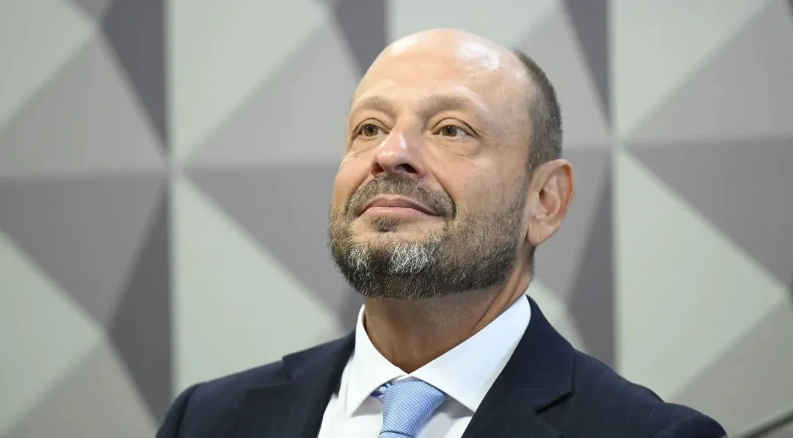 Vimos que tinha algo errado com o Master, diz presidente do INSS na CPMI