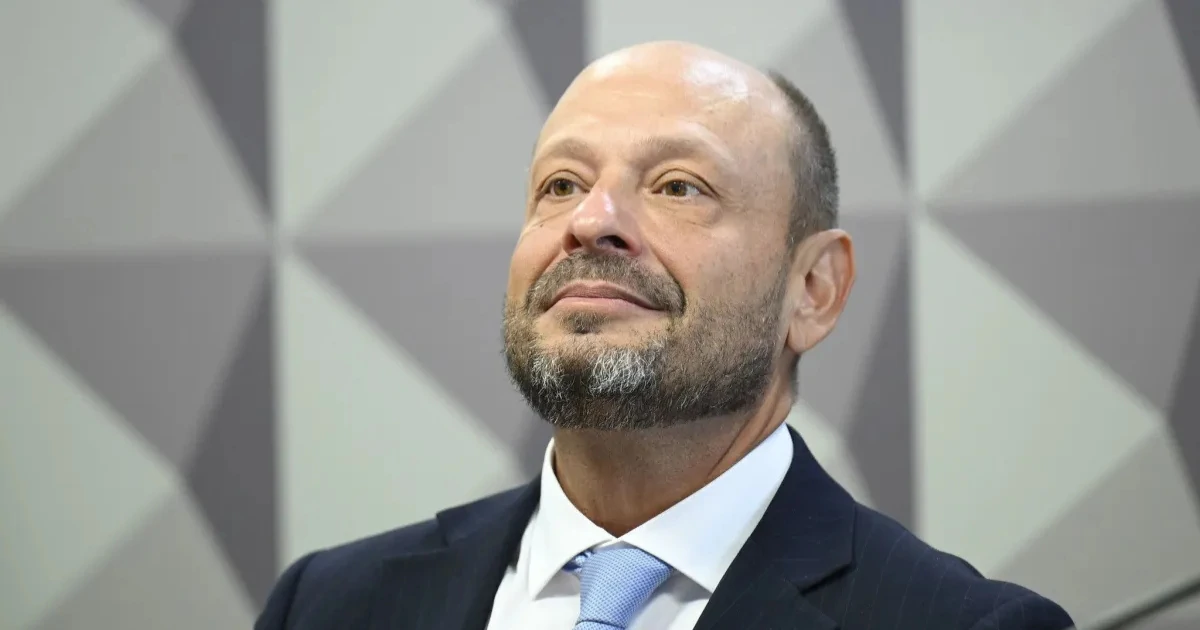 Vimos que tinha algo errado com o Master, diz presidente do INSS na CPMI